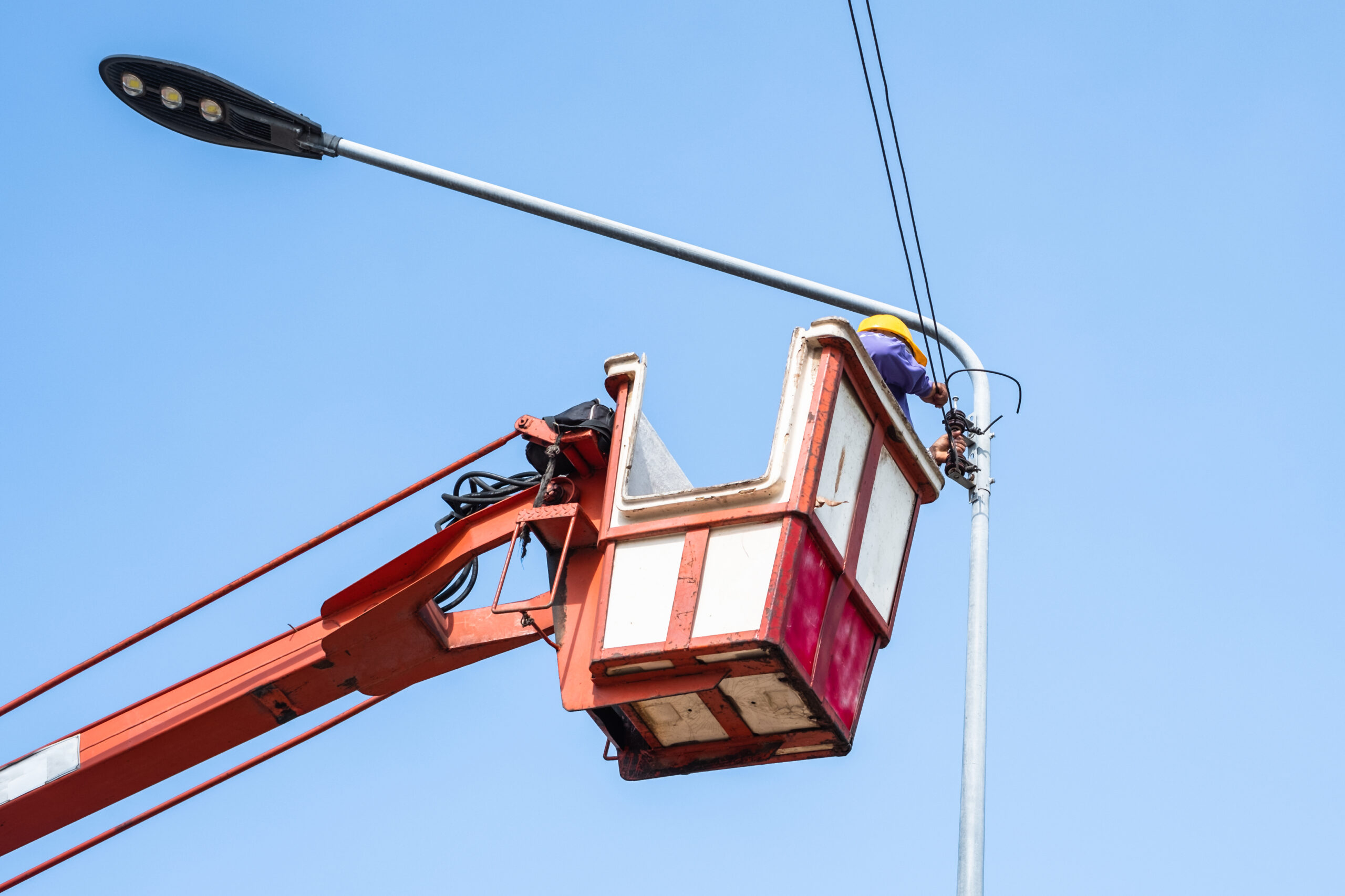 Sepetli Vinç ile Sokak Elektrik İşleri